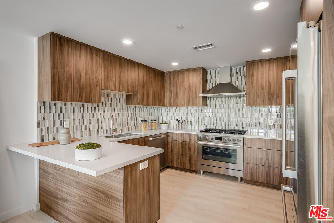 1021 S Shenandoah St Unit: 303