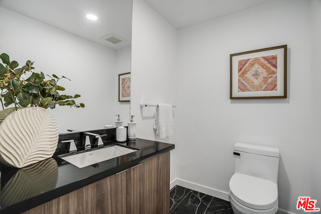 1021 S Shenandoah St Unit: 303