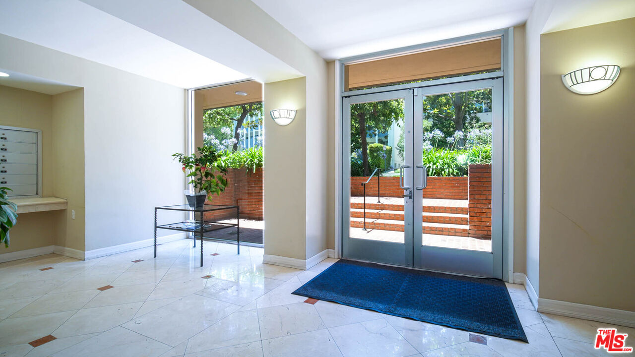 818 S GRETNA GREEN WAY Unit: 105