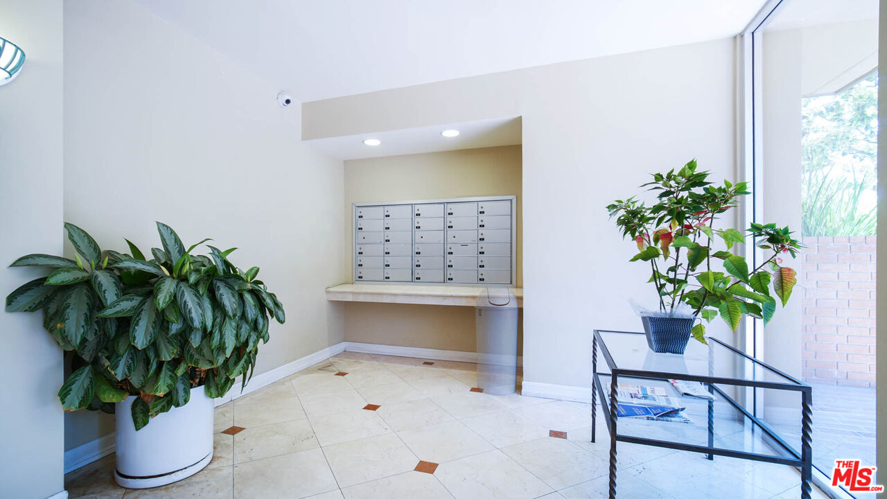 818 S GRETNA GREEN WAY Unit: 105