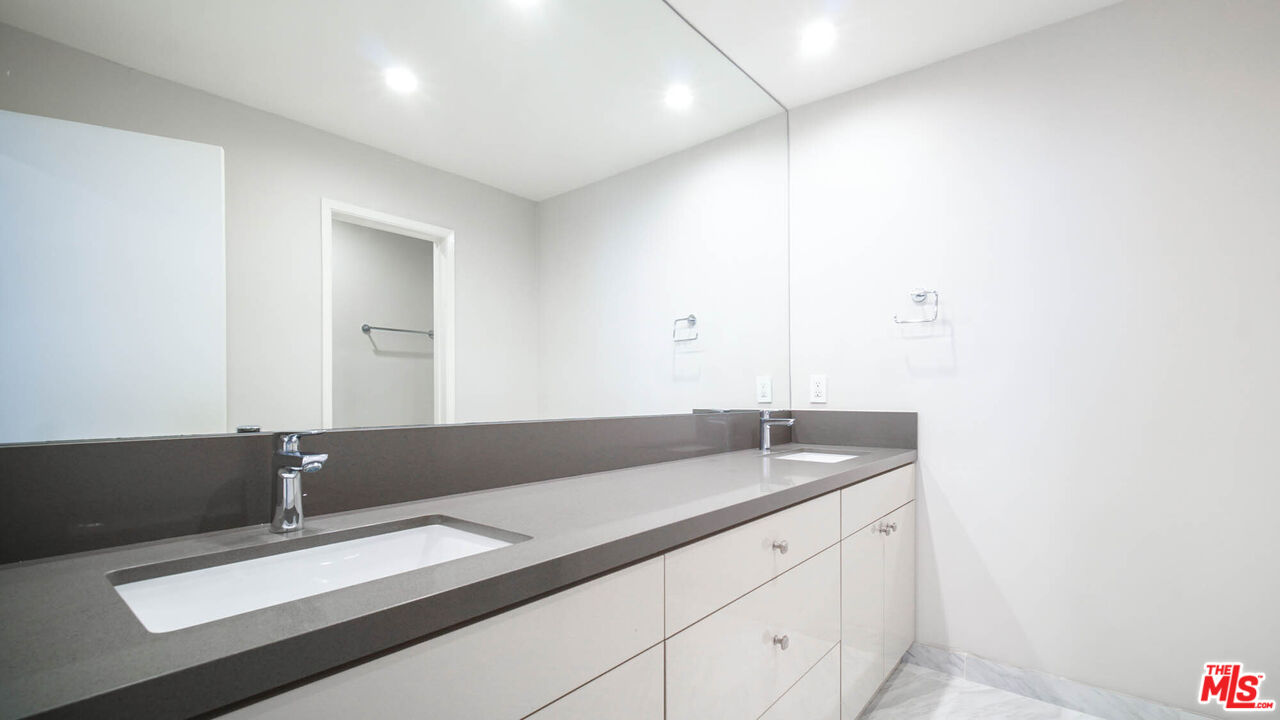 818 S GRETNA GREEN WAY Unit: 105