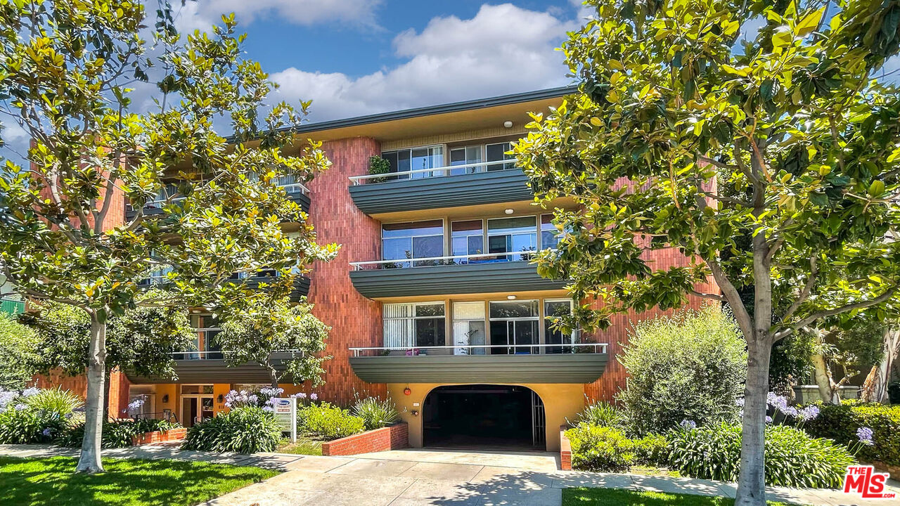 818 S GRETNA GREEN WAY Unit: 105