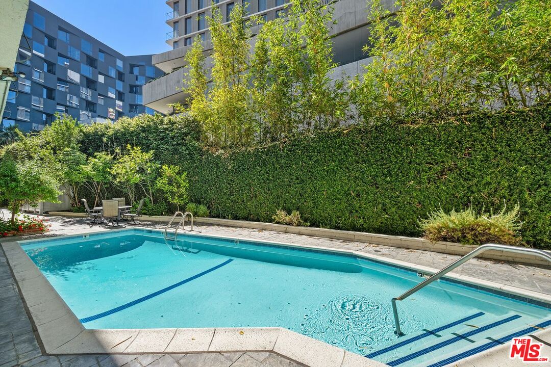 1228 N La Cienega Blvd Unit: 304