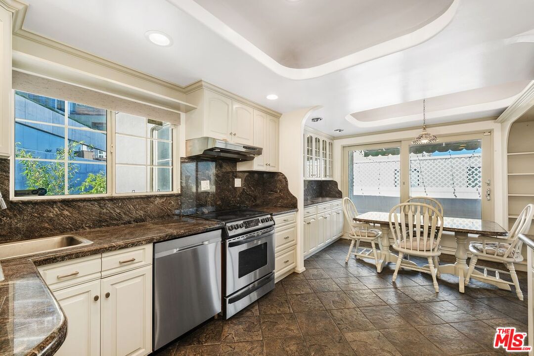 1228 N La Cienega Blvd Unit: 304