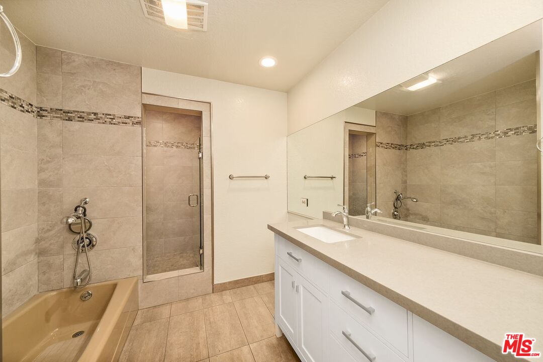 1228 N La Cienega Blvd Unit: 304