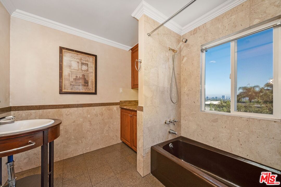 1228 N La Cienega Blvd Unit: 304