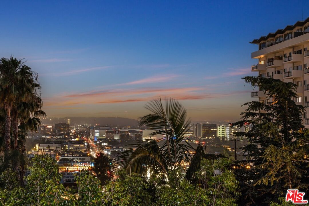 1228 N La Cienega Blvd Unit: 304