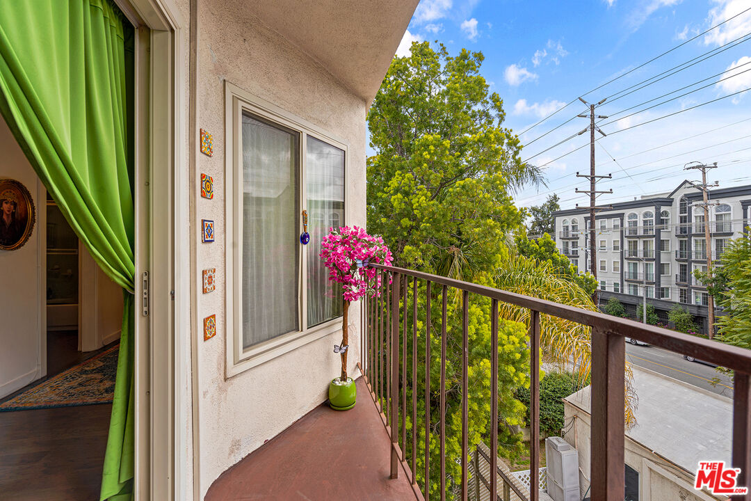 141 S Clark Dr Unit: 529