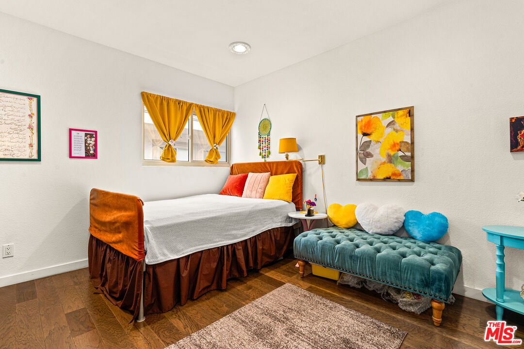 141 S Clark Dr Unit: 529