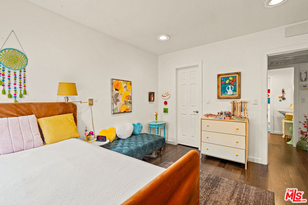 141 S Clark Dr Unit: 529