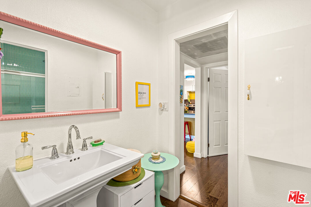 141 S Clark Dr Unit: 529