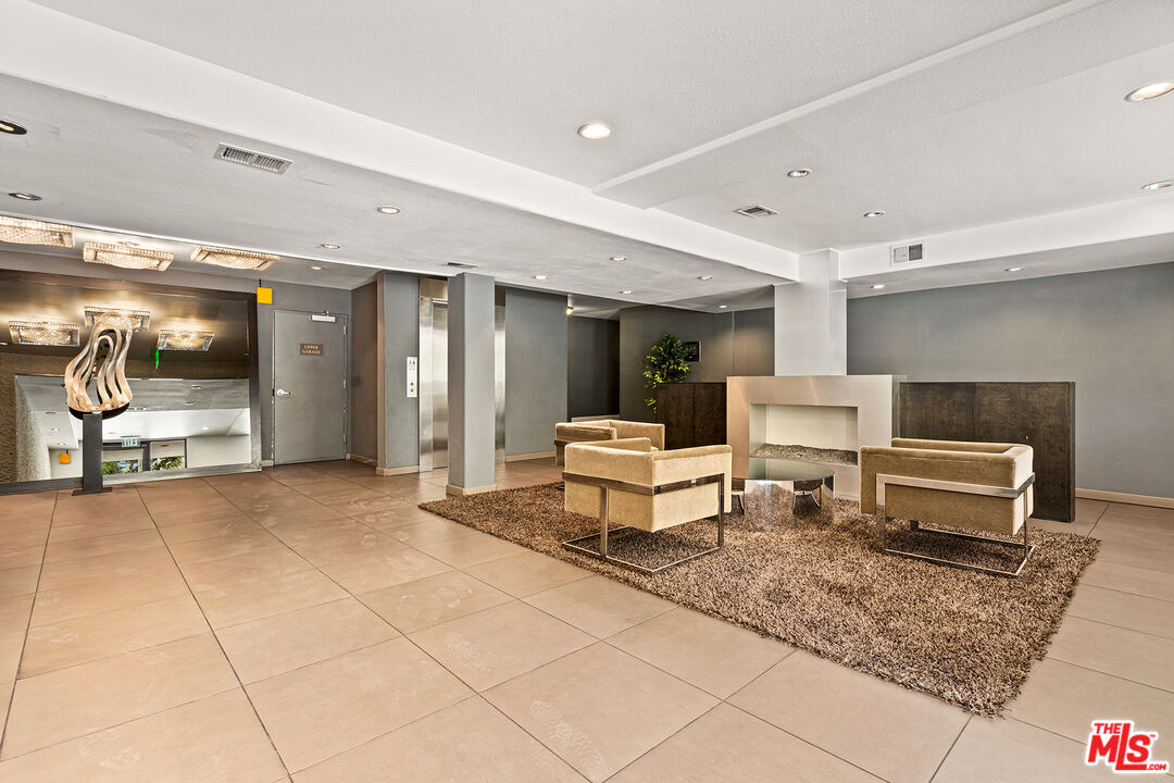 141 S Clark Dr Unit: 529