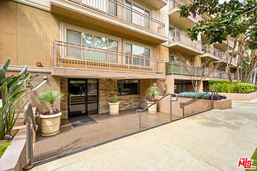 141 S Clark Dr Unit: 529