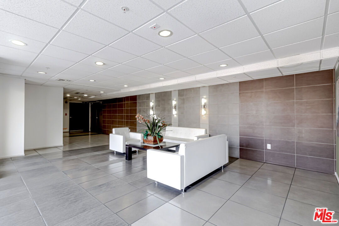 733 S Manhattan Pl Unit: 501