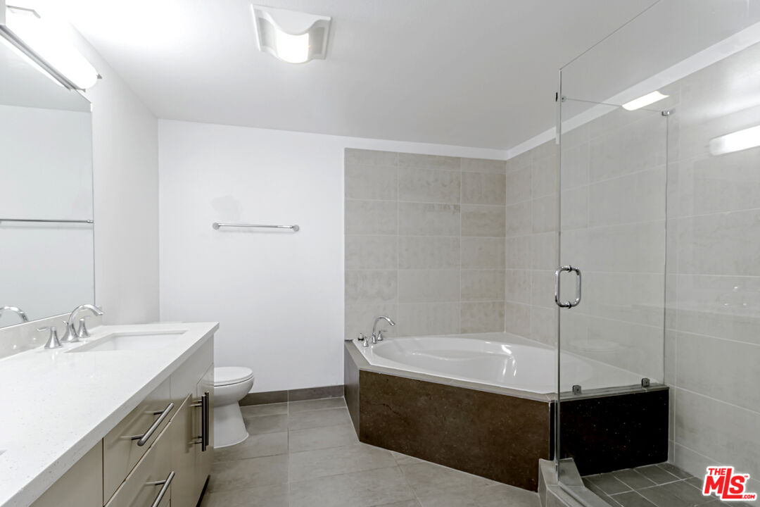 733 S Manhattan Pl Unit: 501