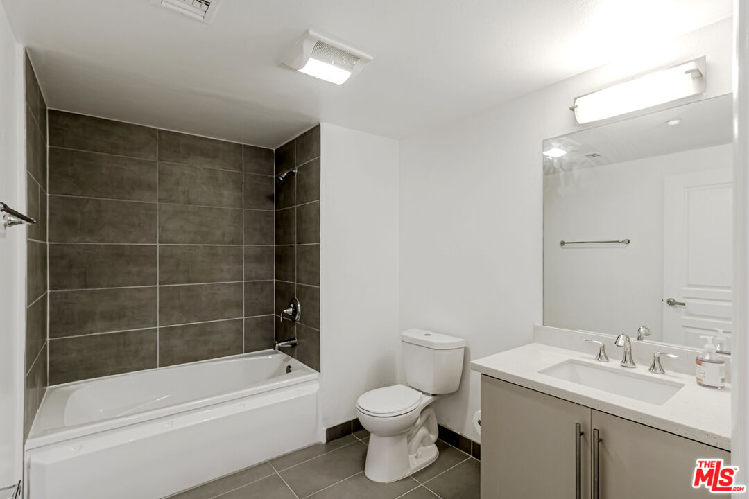 733 S Manhattan Pl Unit: 501