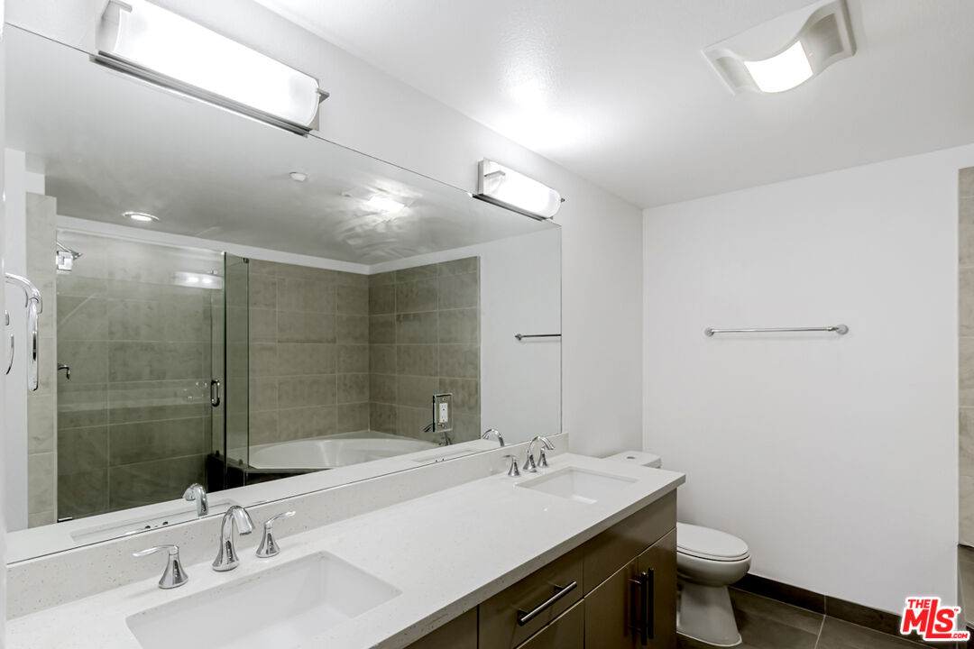 733 S Manhattan Pl Unit: 501
