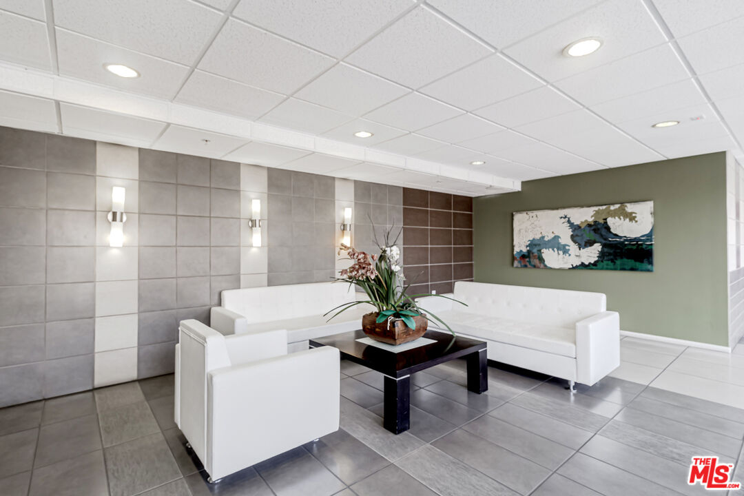 733 S Manhattan Pl Unit: 501