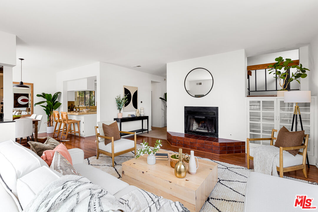 1733 Brockton Ave Unit: 4