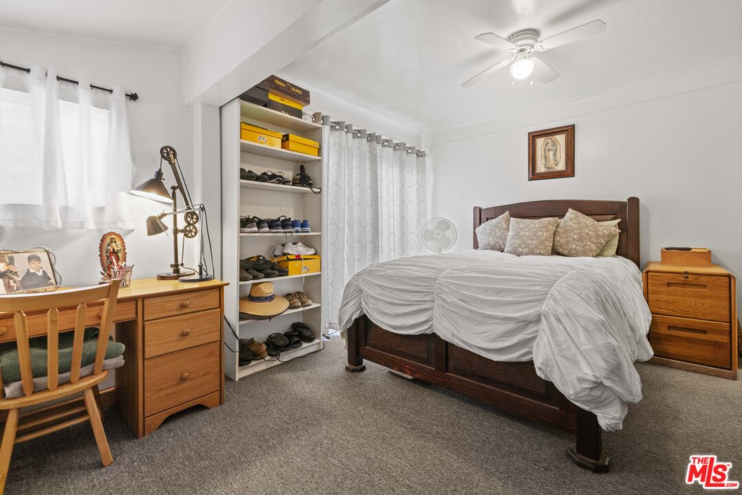 2754 S Barrington Ave