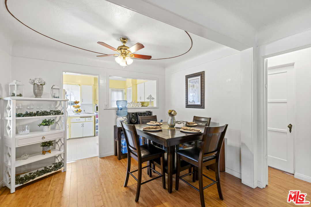 2754 S Barrington Ave