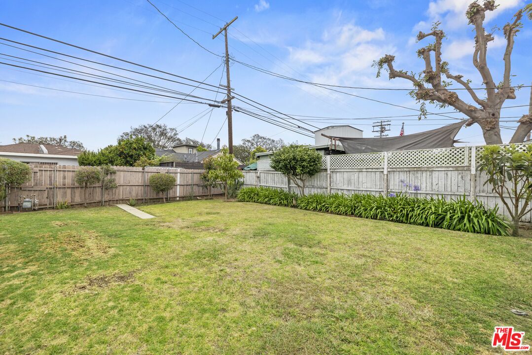 2754 S Barrington Ave