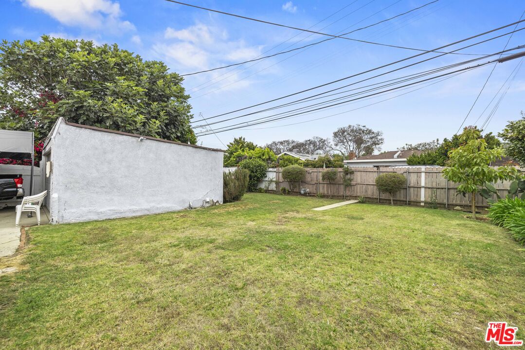 2754 S Barrington Ave