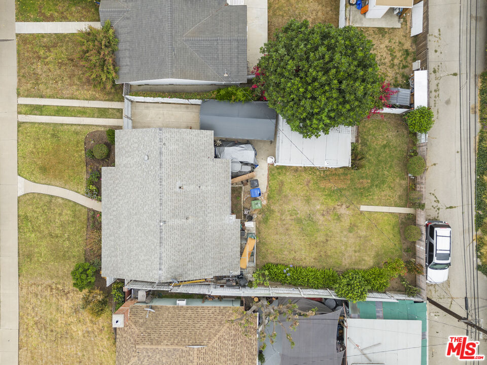 2754 S Barrington Ave