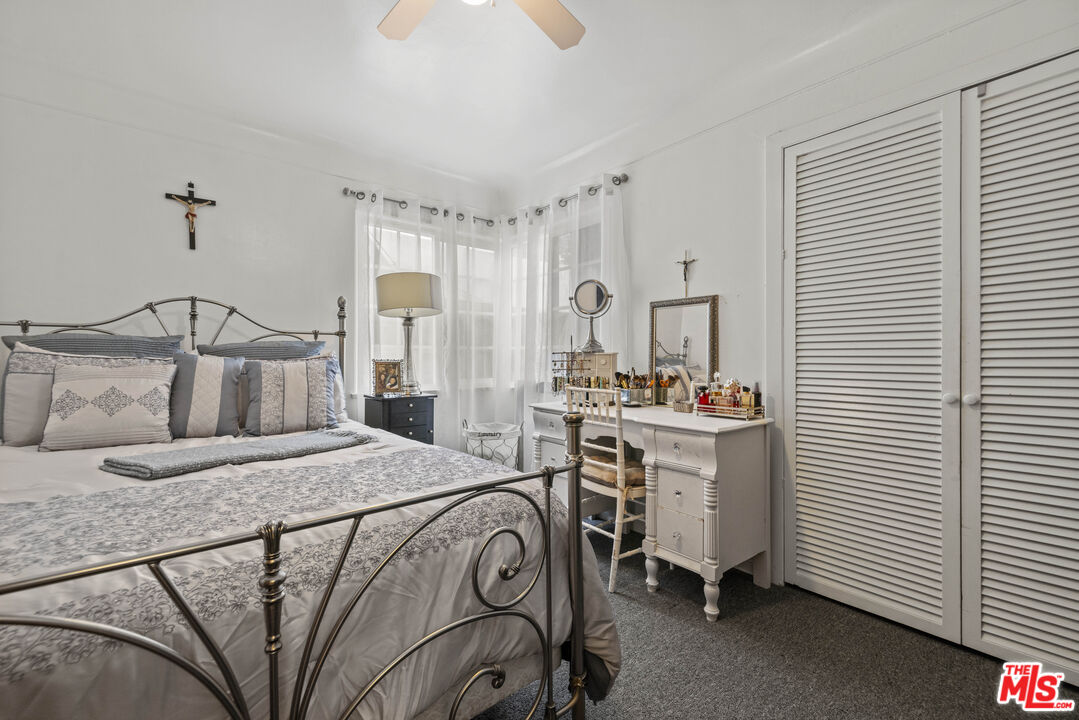 2754 S Barrington Ave