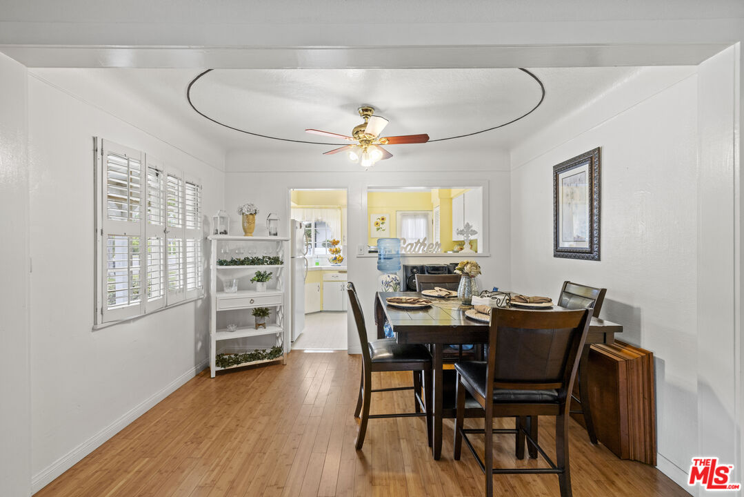 2754 S Barrington Ave