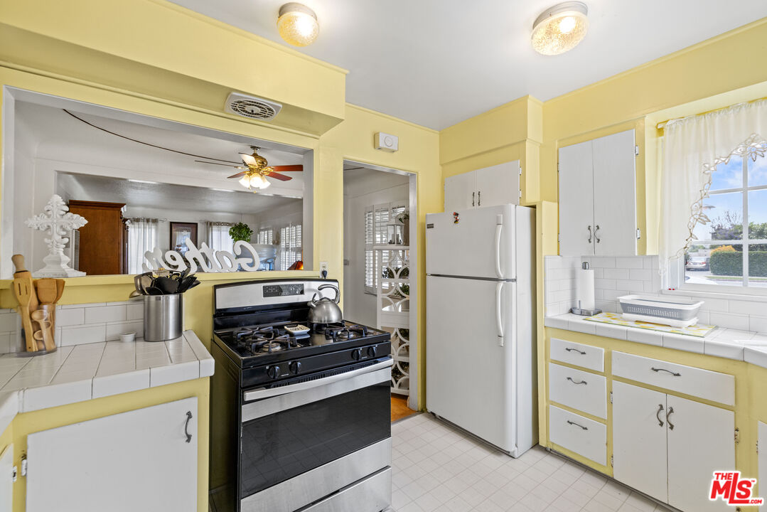 2754 S Barrington Ave