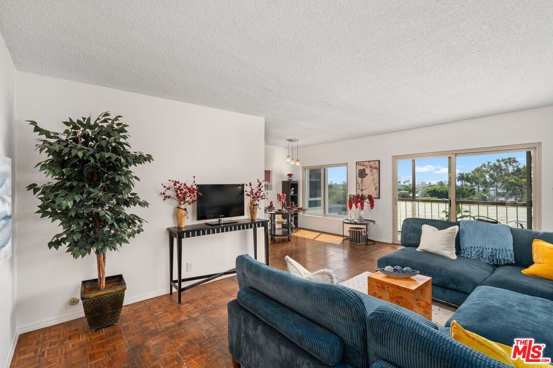 1110 Hacienda Pl Unit: 306