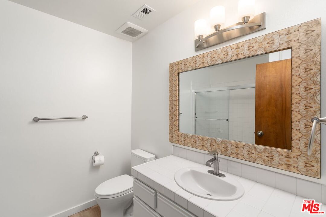 3023 Berkeley Ave Unit: 7