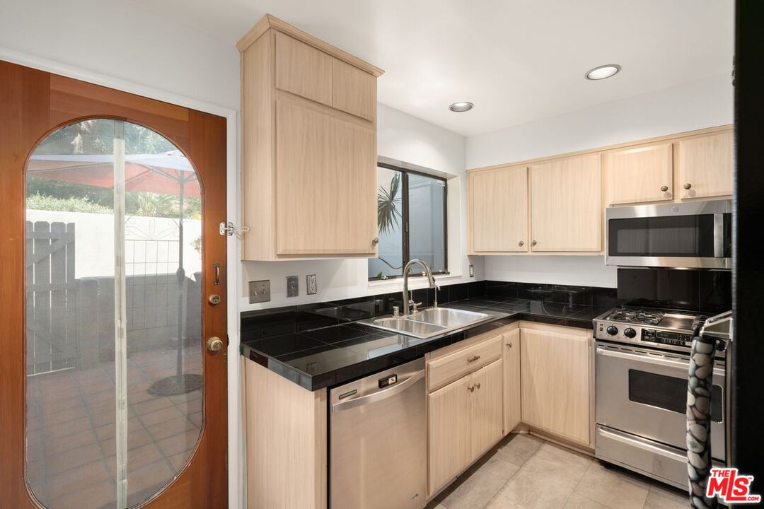 3023 Berkeley Ave Unit: 7