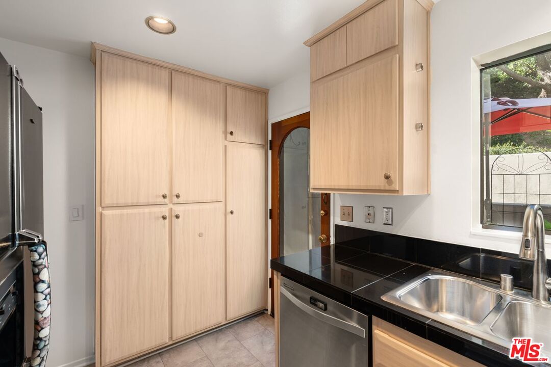 3023 Berkeley Ave Unit: 7