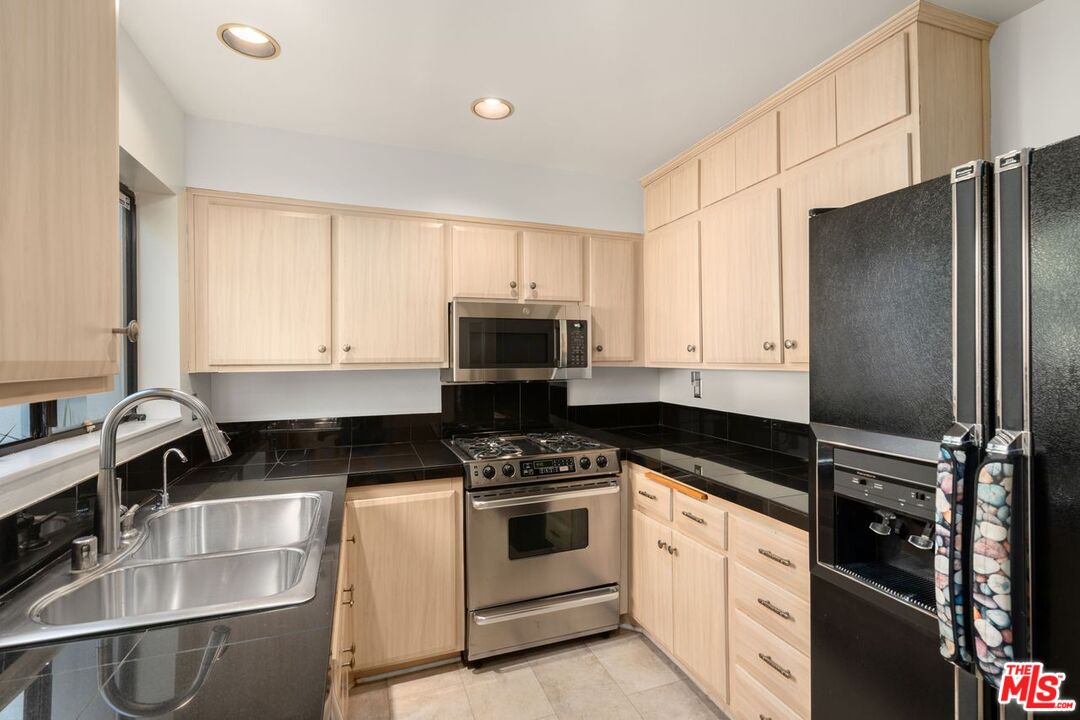 3023 Berkeley Ave Unit: 7