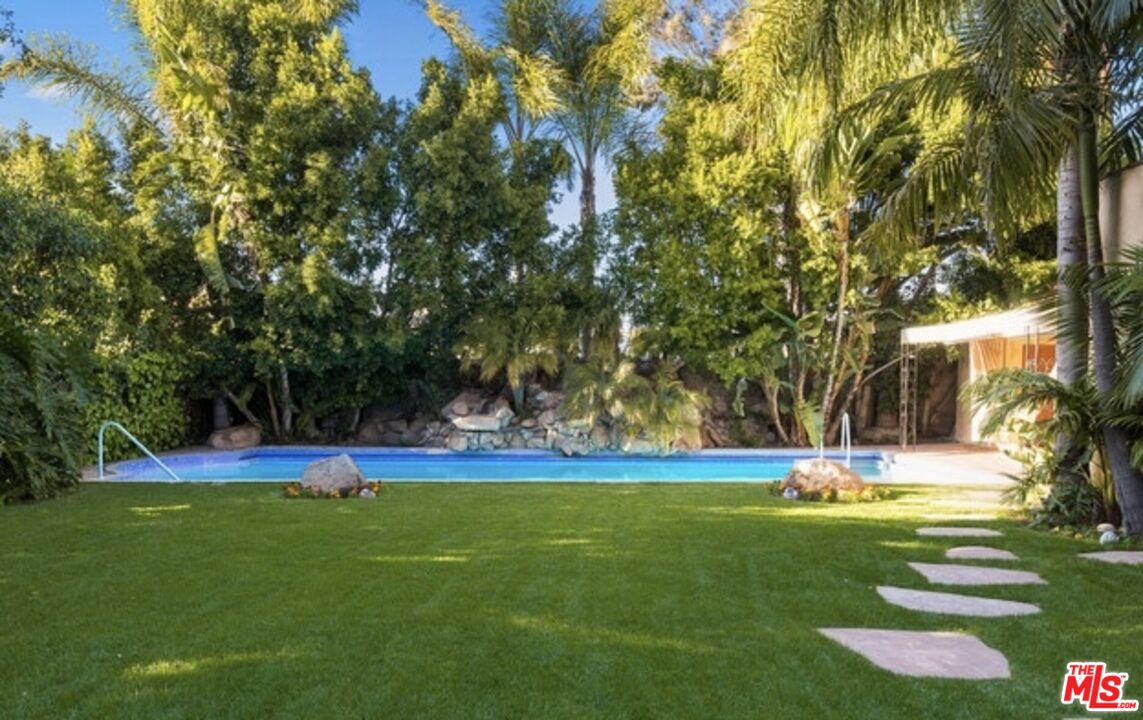 3341 Country Club DR