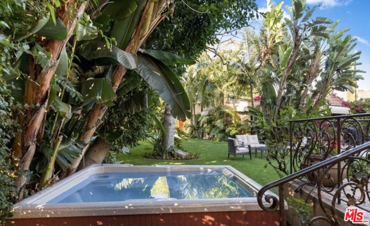 3341 Country Club DR