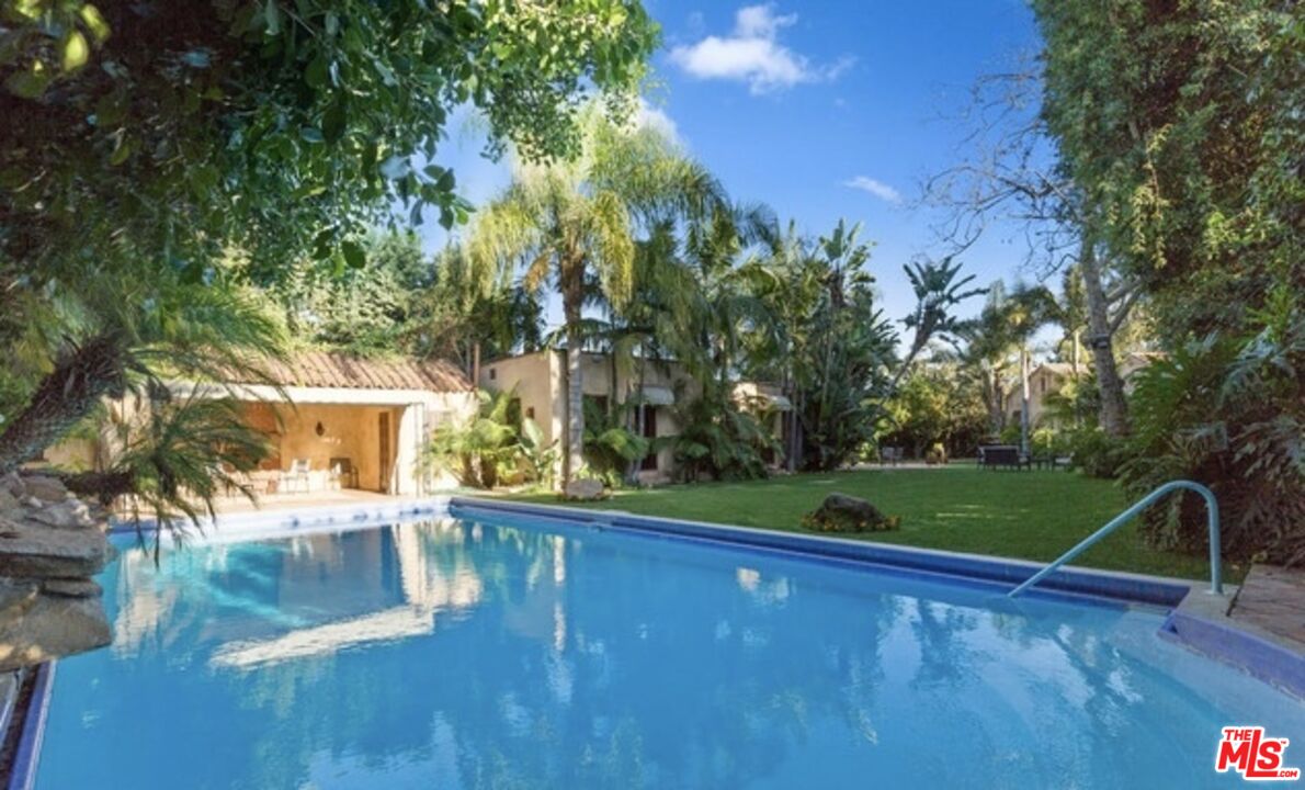 3341 Country Club DR