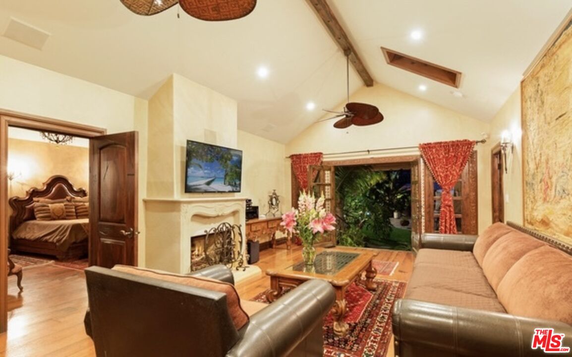 3341 Country Club DR