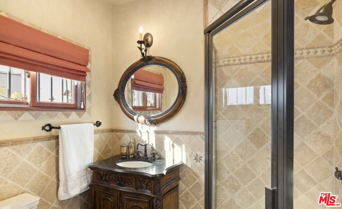 3341 Country Club DR