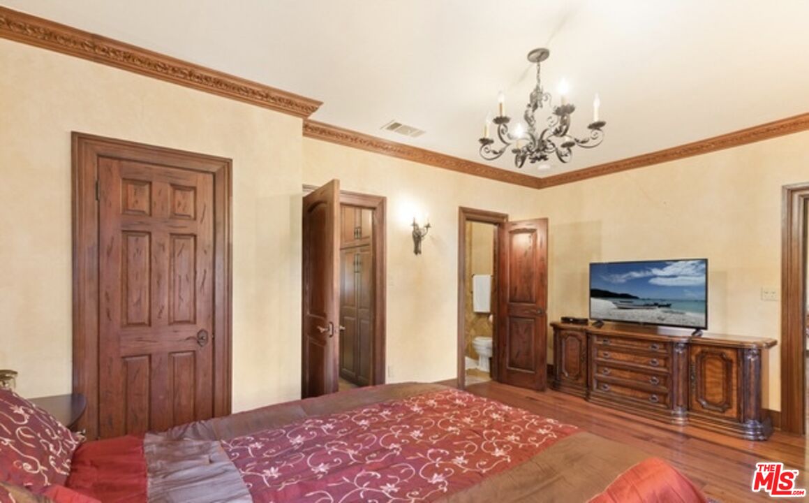 3341 Country Club DR