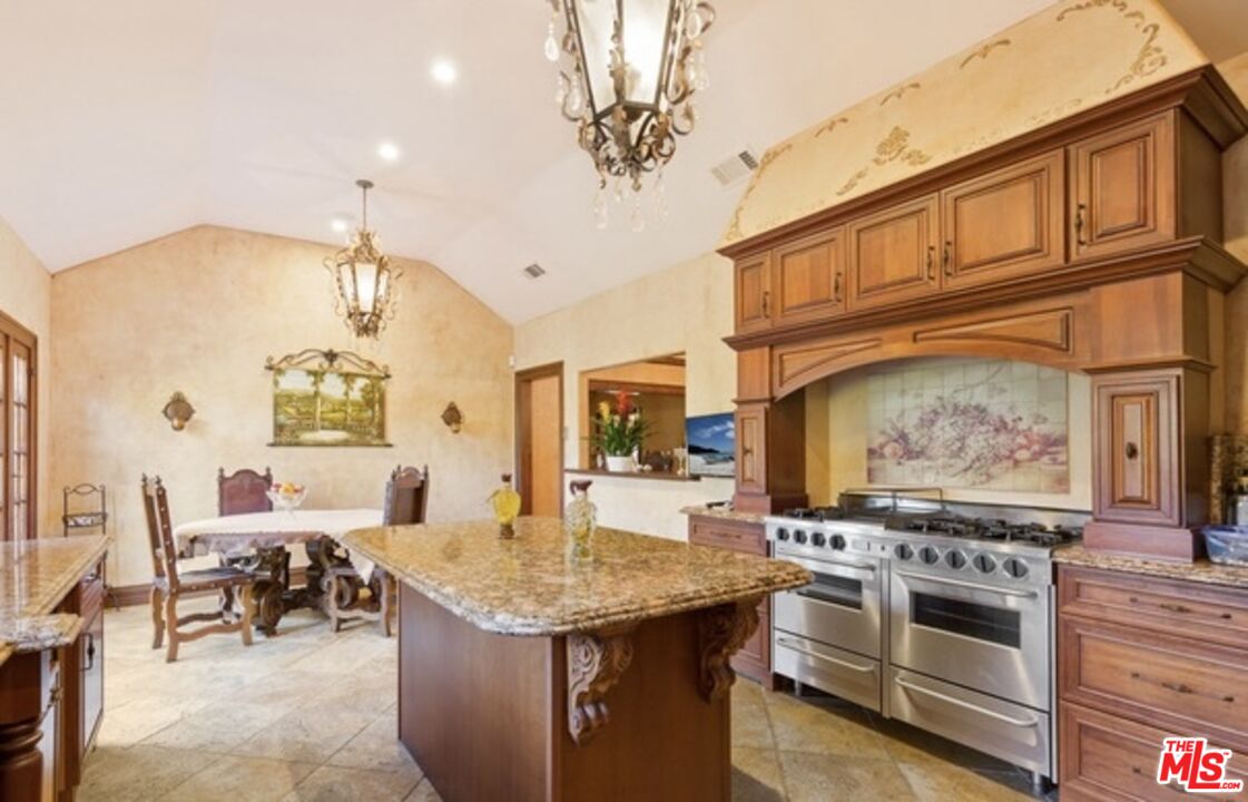 3341 Country Club DR