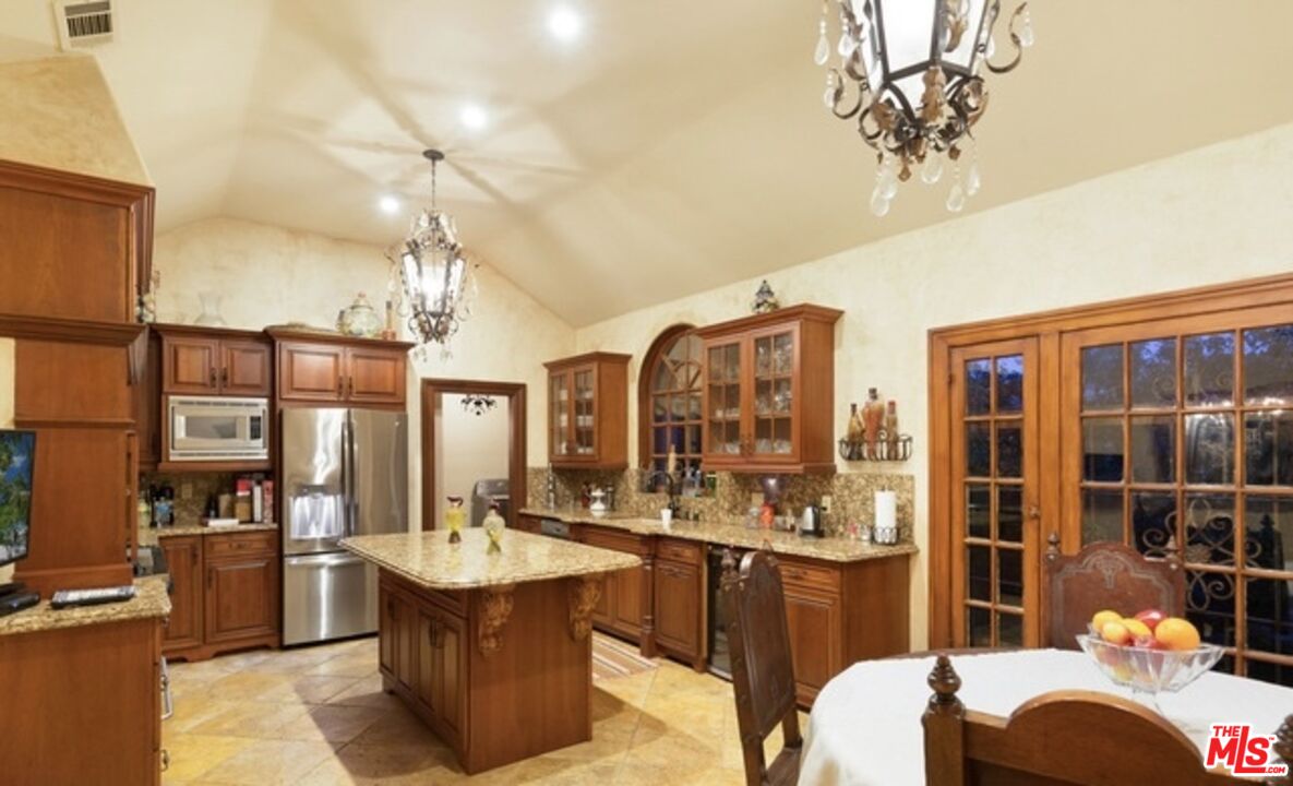 3341 Country Club DR