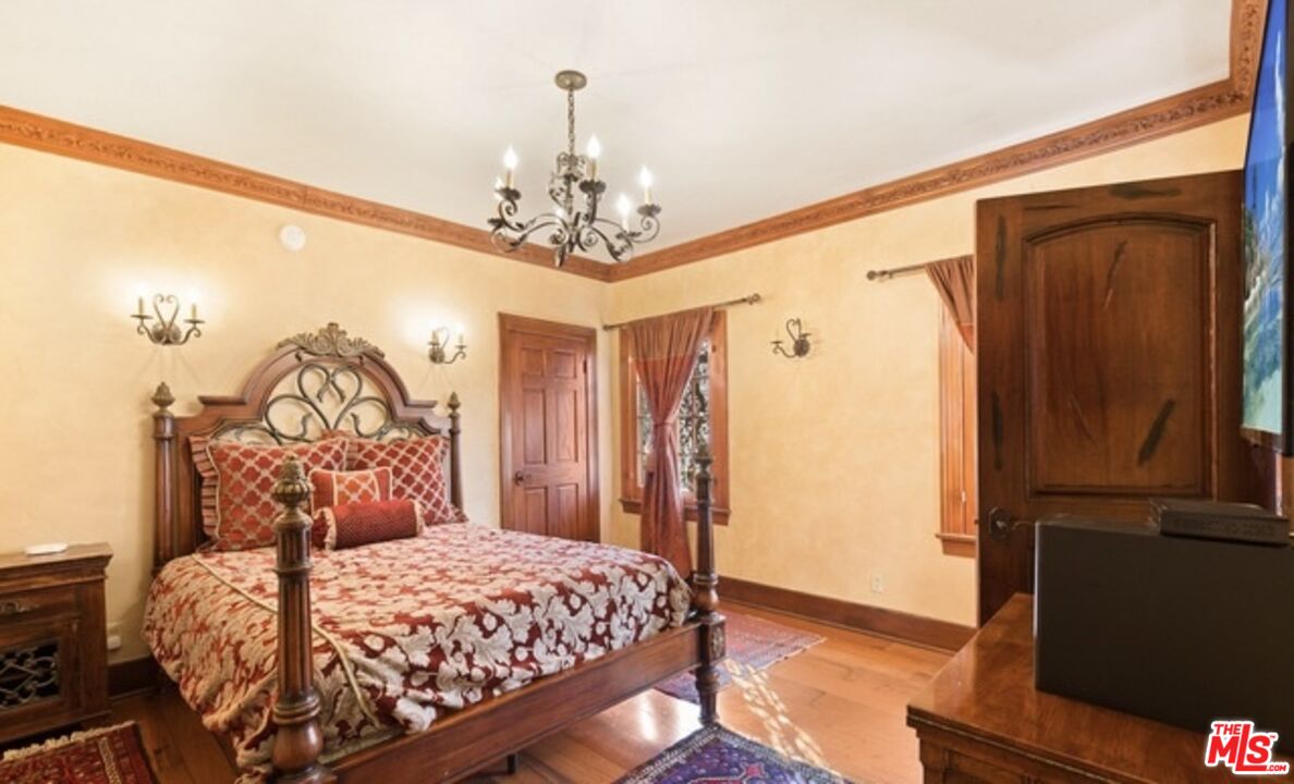 3341 Country Club DR