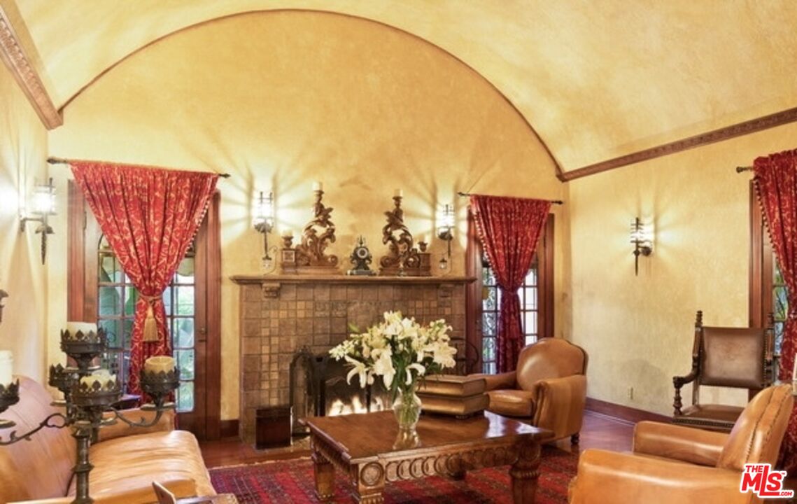 3341 Country Club DR