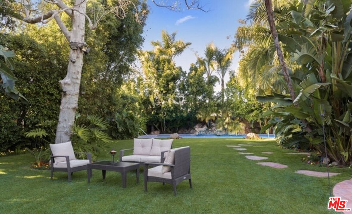 3341 Country Club DR