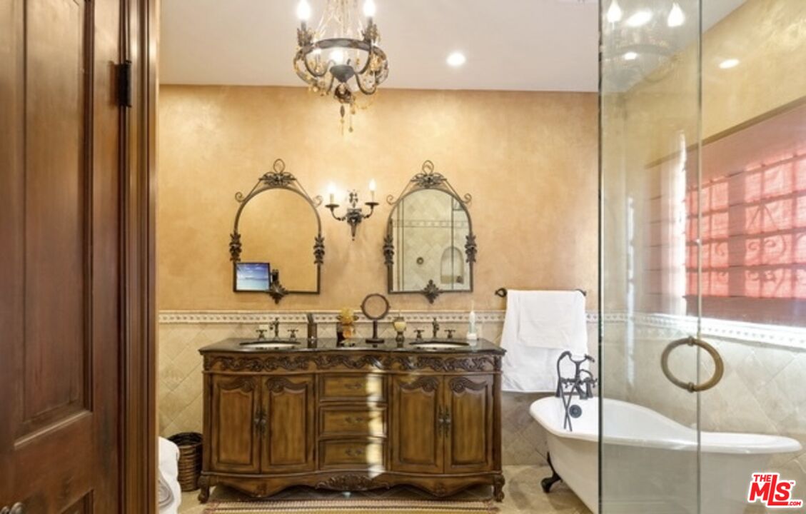 3341 Country Club DR