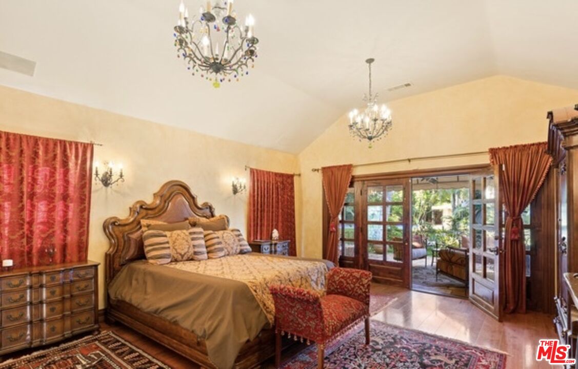 3341 Country Club DR