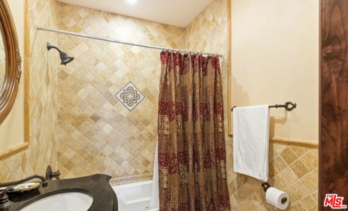 3341 Country Club DR